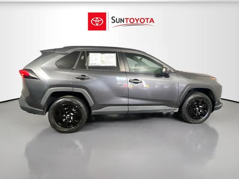 Used 2021 Toyota RAV4 LE FWD image 2