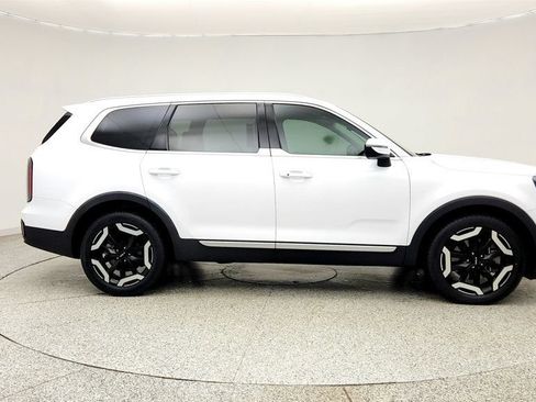 Used 2023 Kia Telluride EX w/ EX Captain's Chair Package AWD/4WD image 4