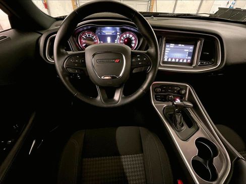 Used 2019 Dodge Challenger SXT w/ Driver Convenience Group image 5