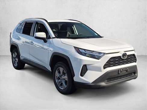 Used 2025 Toyota RAV4 XLE AWD/4WD image 3