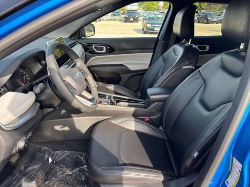 Used 2025 Jeep Compass Limited AWD/4WD image 27