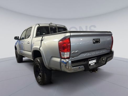 Used 2016 Toyota Tacoma SR5 w/ SR5 Appearance Package (SN) AWD/4WD image 4