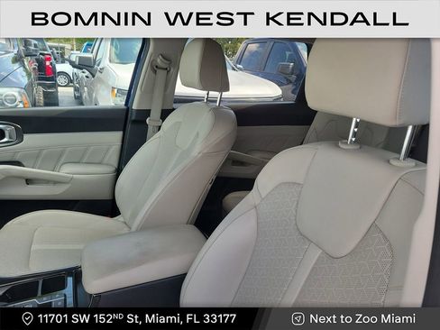 Used 2023 Kia Sorento SX image 8