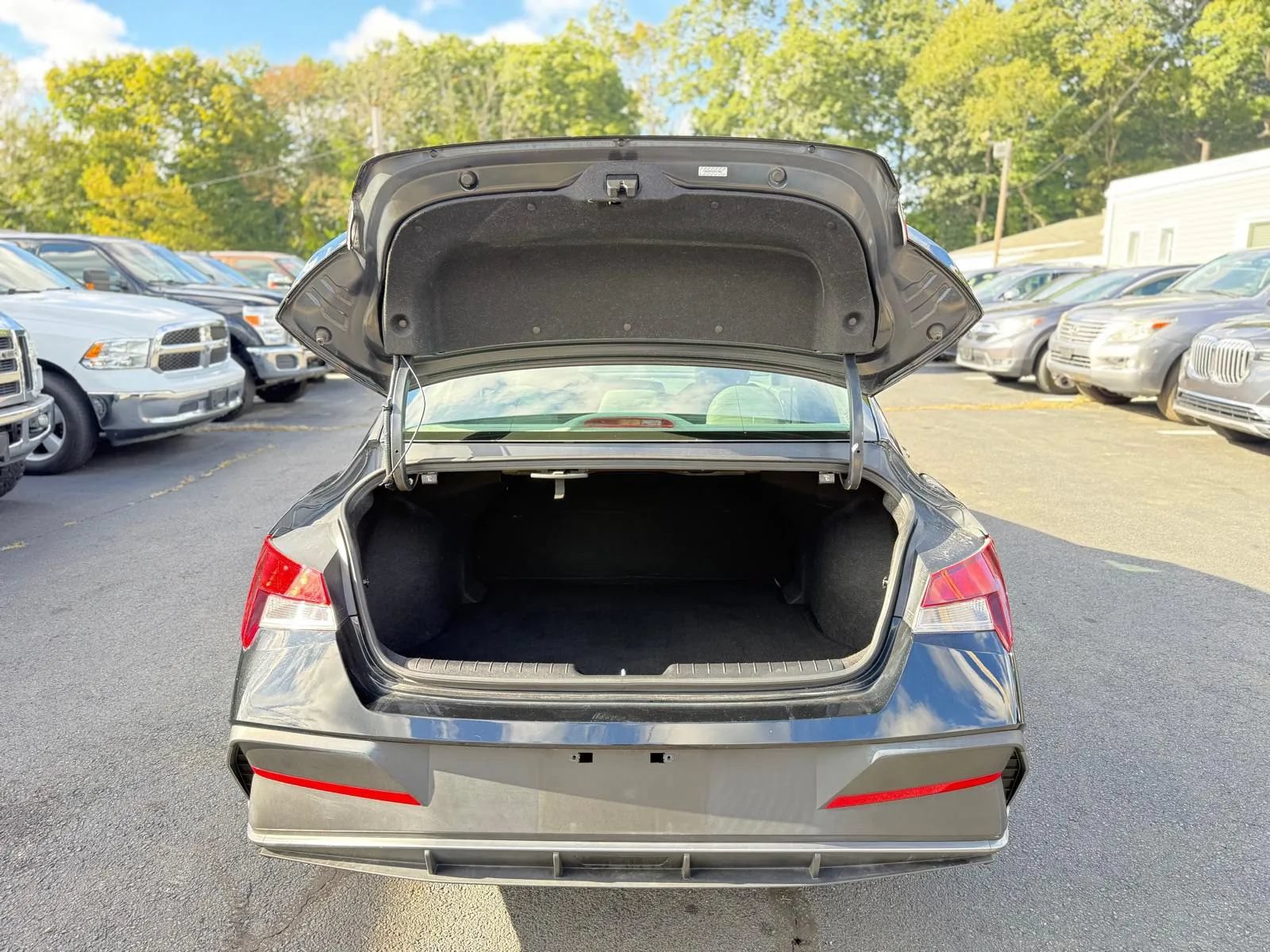 Used 2024 Hyundai Elantra SEL FWD image 30