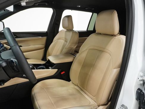 Used 2023 Jeep Grand Cherokee L Limited w/ Luxury Tech Group II image 11