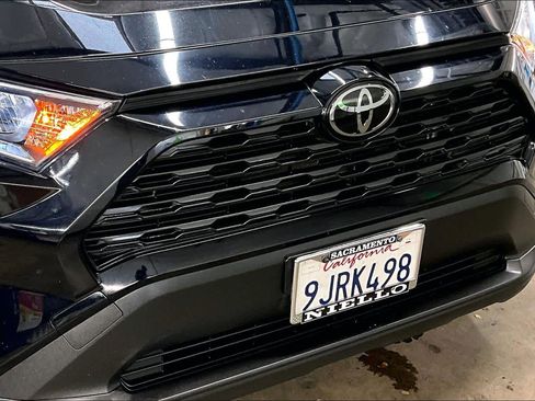 Used 2020 Toyota RAV4 XLE Premium image 33