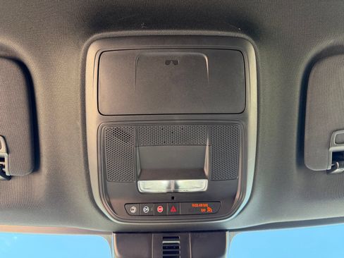Used 2025 Buick Enclave Preferred FWD image 23