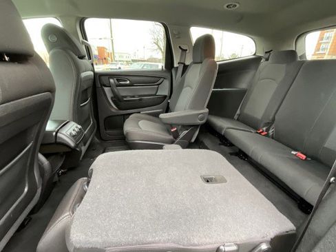Used 2017 Chevrolet Traverse LT w/ Style and Technology Package image 29