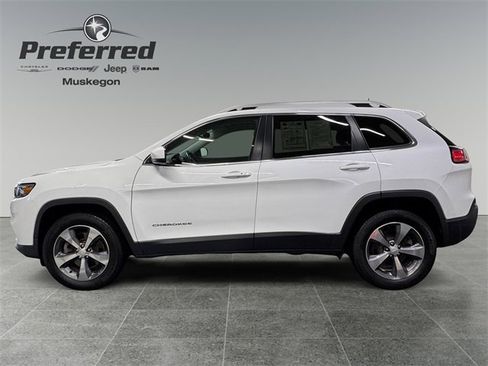 Used 2019 Jeep Cherokee Limited image 9