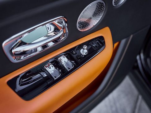 Used 2022 Rolls-Royce Cullinan Black Badge w/ Dark Exterior Package image 34