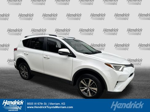 Used 2017 Toyota RAV4 XLE FWD image 1