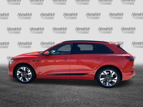 Used 2022 Audi e-tron Premium w/ Convenience Plus Package image 7