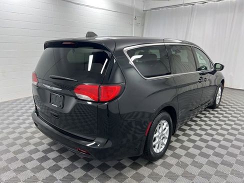 Used 2023 Chrysler Voyager LX FWD image 5