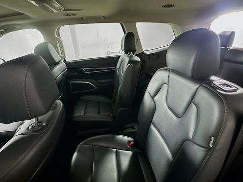 Used 2025 Kia Telluride S image 29