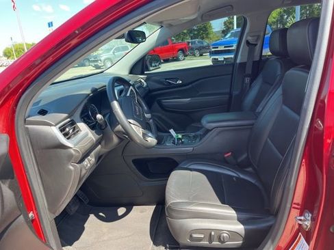 Used 2023 GMC Acadia SLT FWD image 16