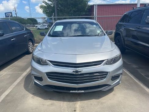 Used 2017 Chevrolet Malibu LS image 2