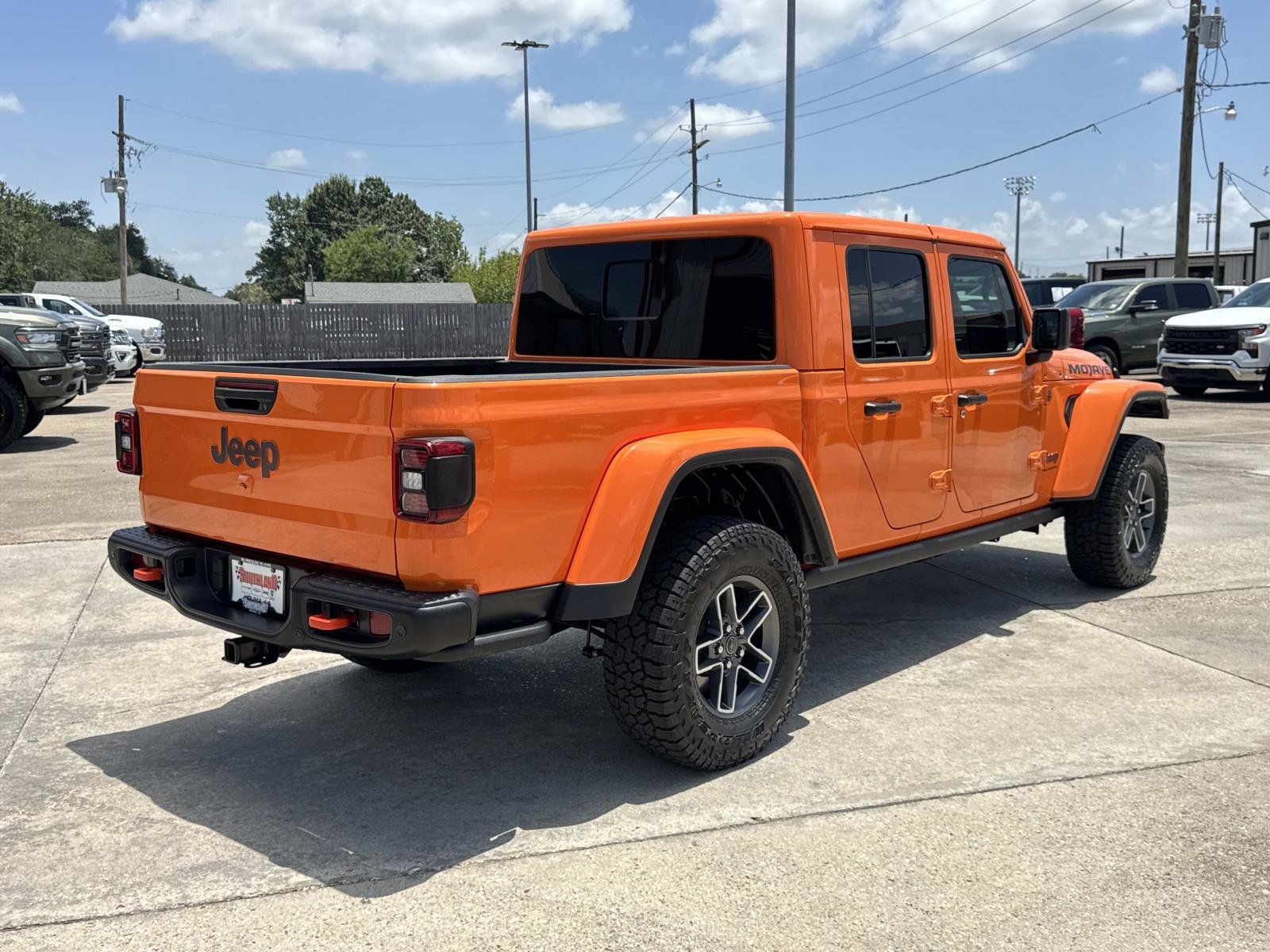 Used 2025 Jeep Gladiator Mojave AWD/4WD image 7