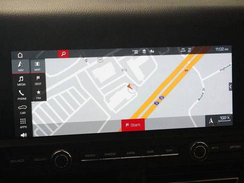 Used 2021 Porsche Macan Base image 23