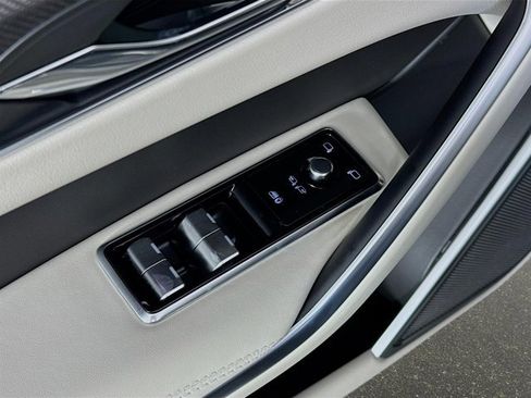 New 2026 Jaguar F-PACE SVR image 20