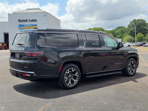 Used 2024 Jeep Wagoneer L Series III w/ Flexible Seating Group AWD/4WD image 5