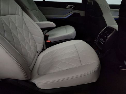 Used 2025 BMW X7 xDrive40i w/ Executive Package image 29