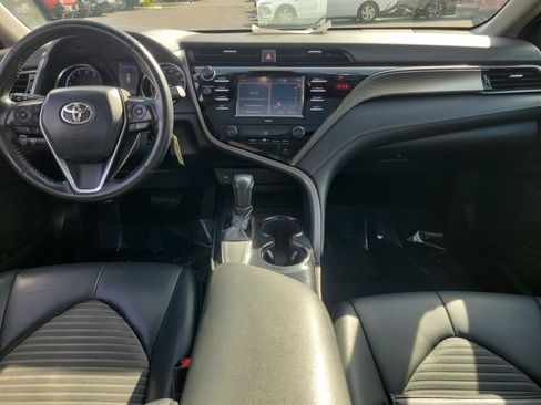 Used 2020 Toyota Camry SE image 9