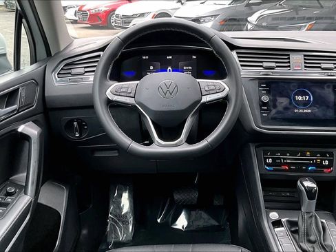 Certified 2023 Volkswagen Tiguan SE w/ Panoramic Sunroof Package image 6