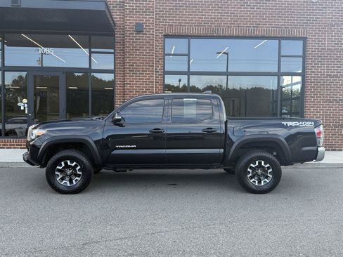 Used 2020 Toyota Tacoma TRD Off-Road AWD/4WD image 3