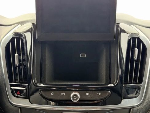 Used 2018 Chevrolet Traverse LT image 15