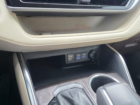 Used 2022 Toyota Highlander Platinum FWD image 26