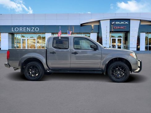 Used 2020 Nissan Frontier SV w/ Midnight Edition Floor Mats image 4