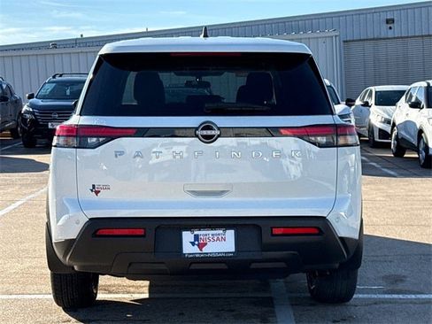 Certified 2025 Nissan Pathfinder S image 8