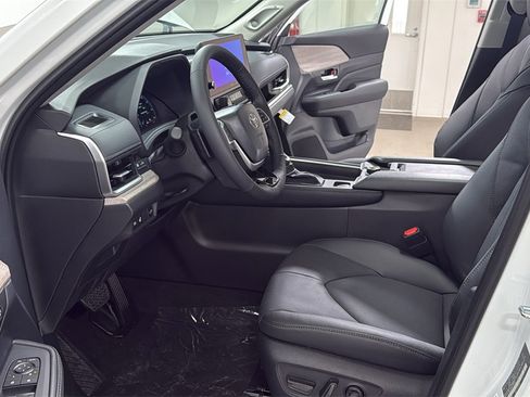 New 2026 Toyota Grand Highlander Platinum image 12