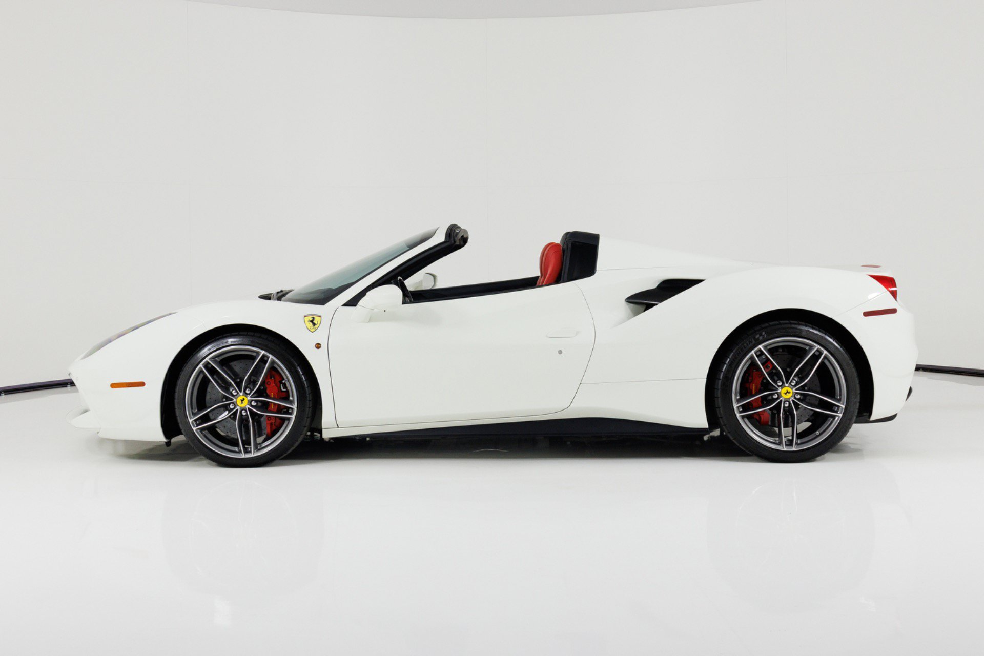 Used 2017 Ferrari 488 Spider RWD image 7