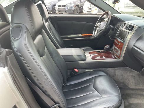 Used 2007 Cadillac XLR RWD image 13