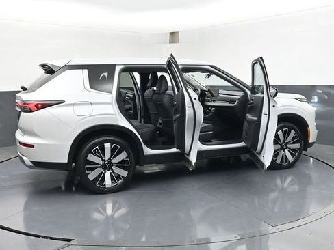 Used 2025 Mitsubishi Outlander SE FWD image 47