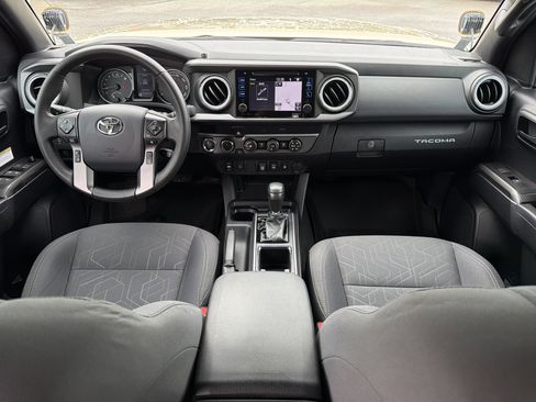 Used 2019 Toyota Tacoma TRD Off-Road image 4