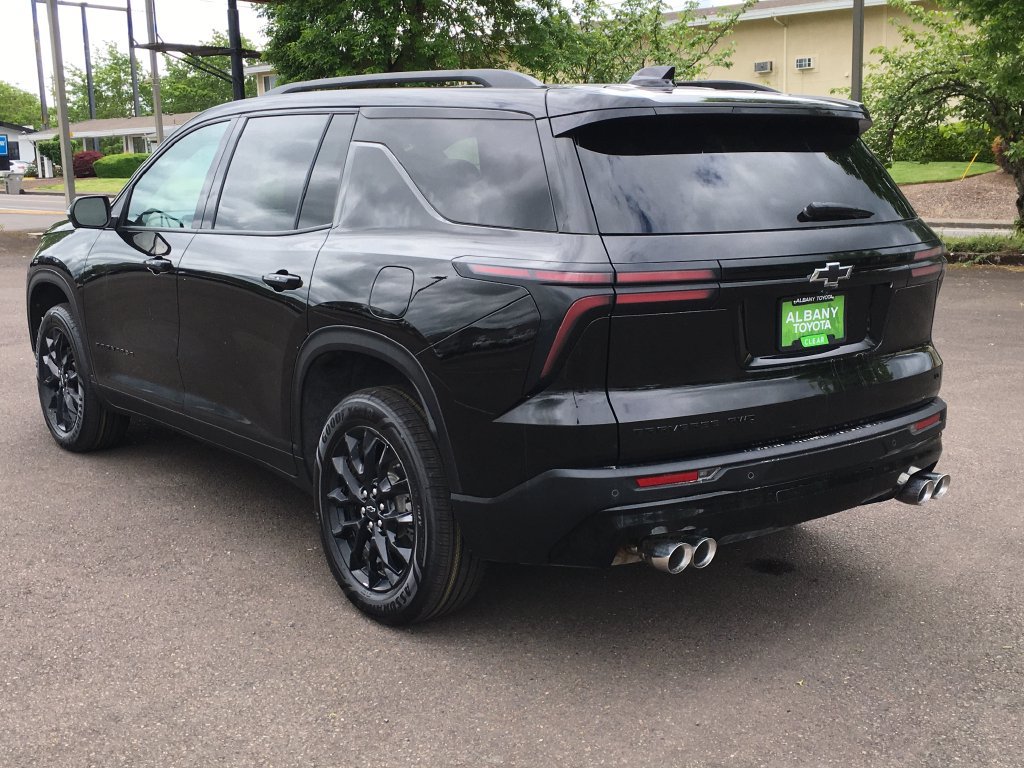Used 2024 Chevrolet Traverse LT w/ Midnight/Sport Edition AWD/4WD image 4