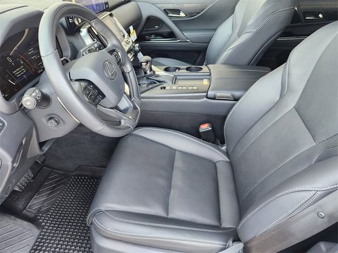 Certified 2025 Lexus LX 600 4WD w/ Luxury Package image 13