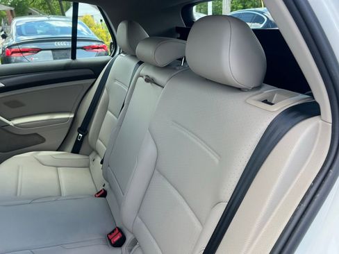 Used 2020 Volkswagen Golf 4-Door FWD image 16