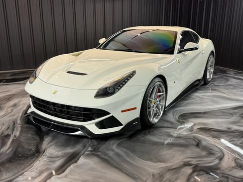 Used 2015 Ferrari F12 Berlinetta RWD image 22