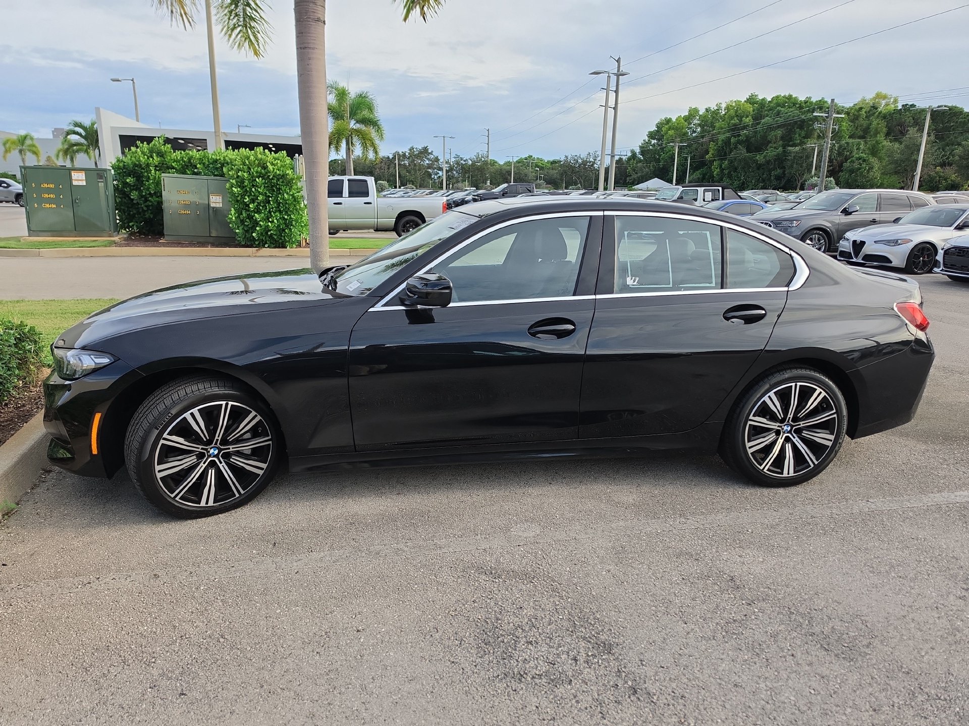 Used 2025 BMW 330i xDrive Sedan AWD/4WD image 3
