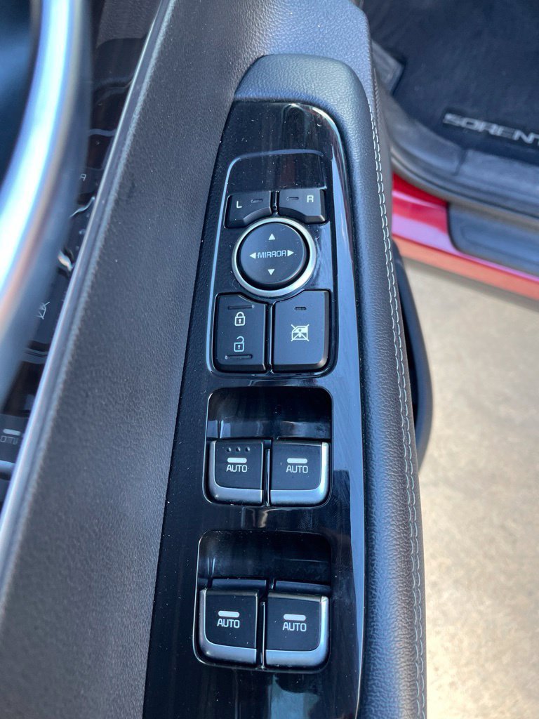 Used 2020 Kia Sorento S FWD image 16