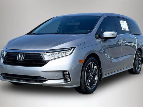 Used 2023 Honda Odyssey Elite image 2