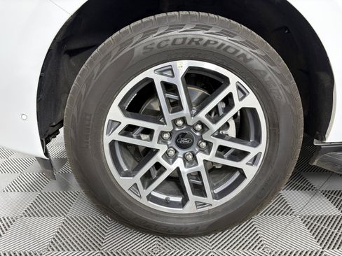 Used 2025 Ford Expedition Max Active AWD/4WD image 9