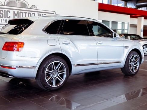 Used 2018 Bentley Bentayga image 9