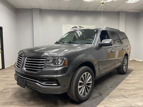 Used 2016 Lincoln Navigator Select RWD image 1