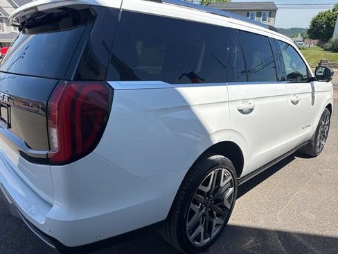 Certified 2025 Ford Expedition Platinum w/ Platinum Ultimate Package AWD/4WD image 6