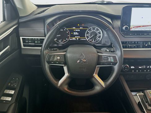 Used 2024 Mitsubishi Outlander SE image 18