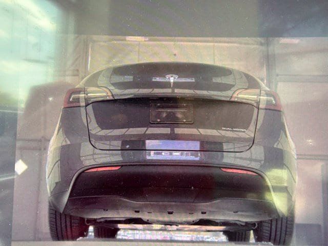 Used 2022 Tesla Model Y Long Range AWD/4WD image 12